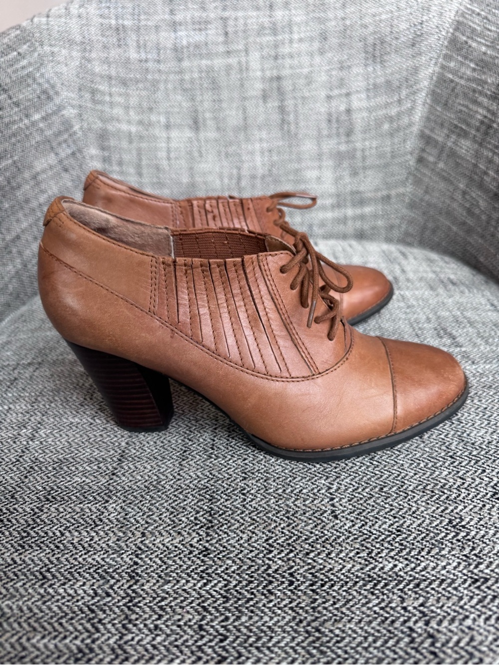 Clark’s Indigo Women's Tan Lace-Up Heeled Oxford Booties 7.5